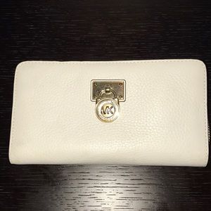 NEW MICHAEL KORS WALLET